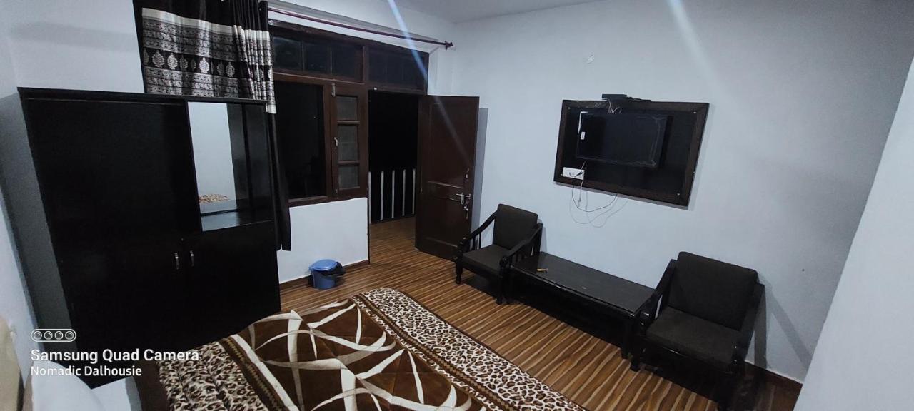 Peaceful Retreat Home Stay, 댈하우지 외부 사진