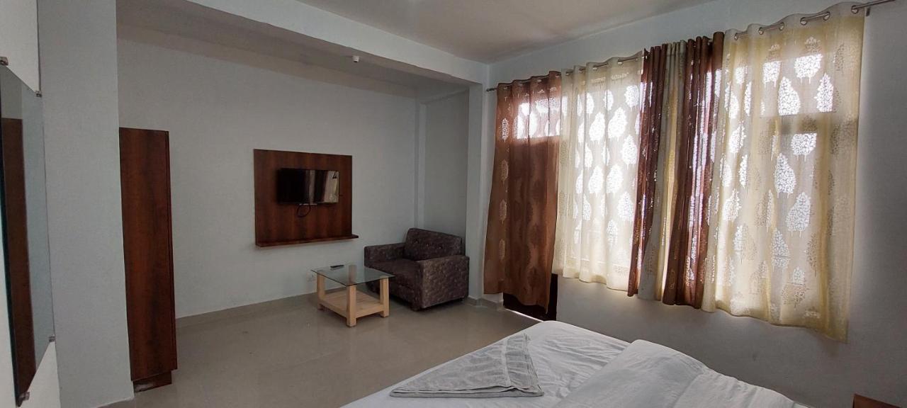 Peaceful Retreat Home Stay, 댈하우지 외부 사진