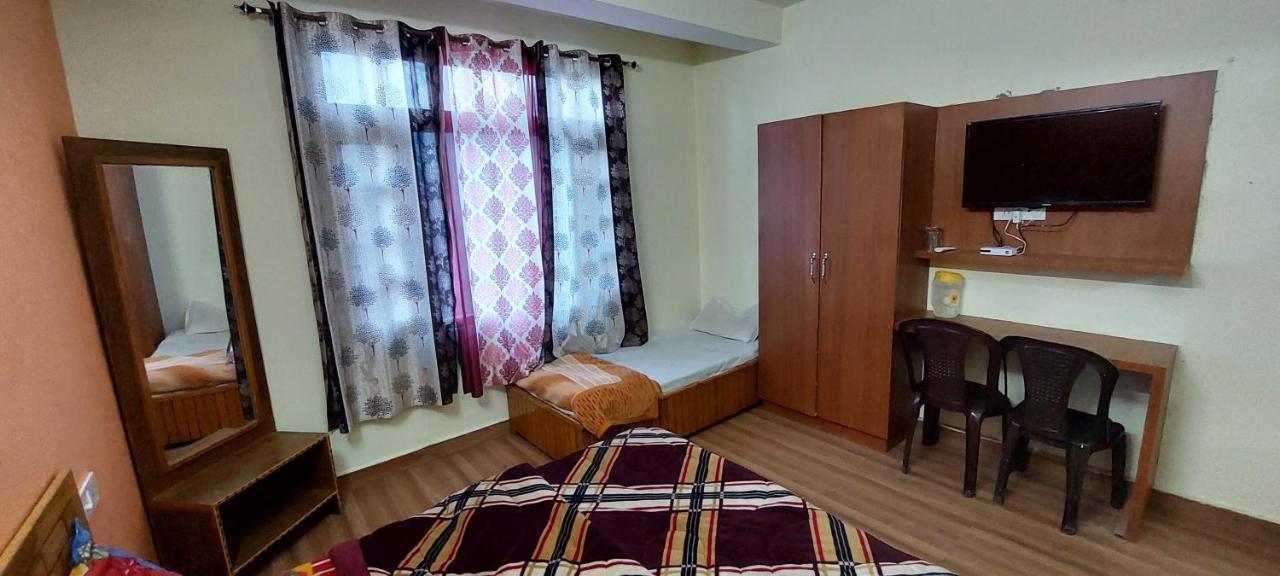 Peaceful Retreat Home Stay, 댈하우지 외부 사진