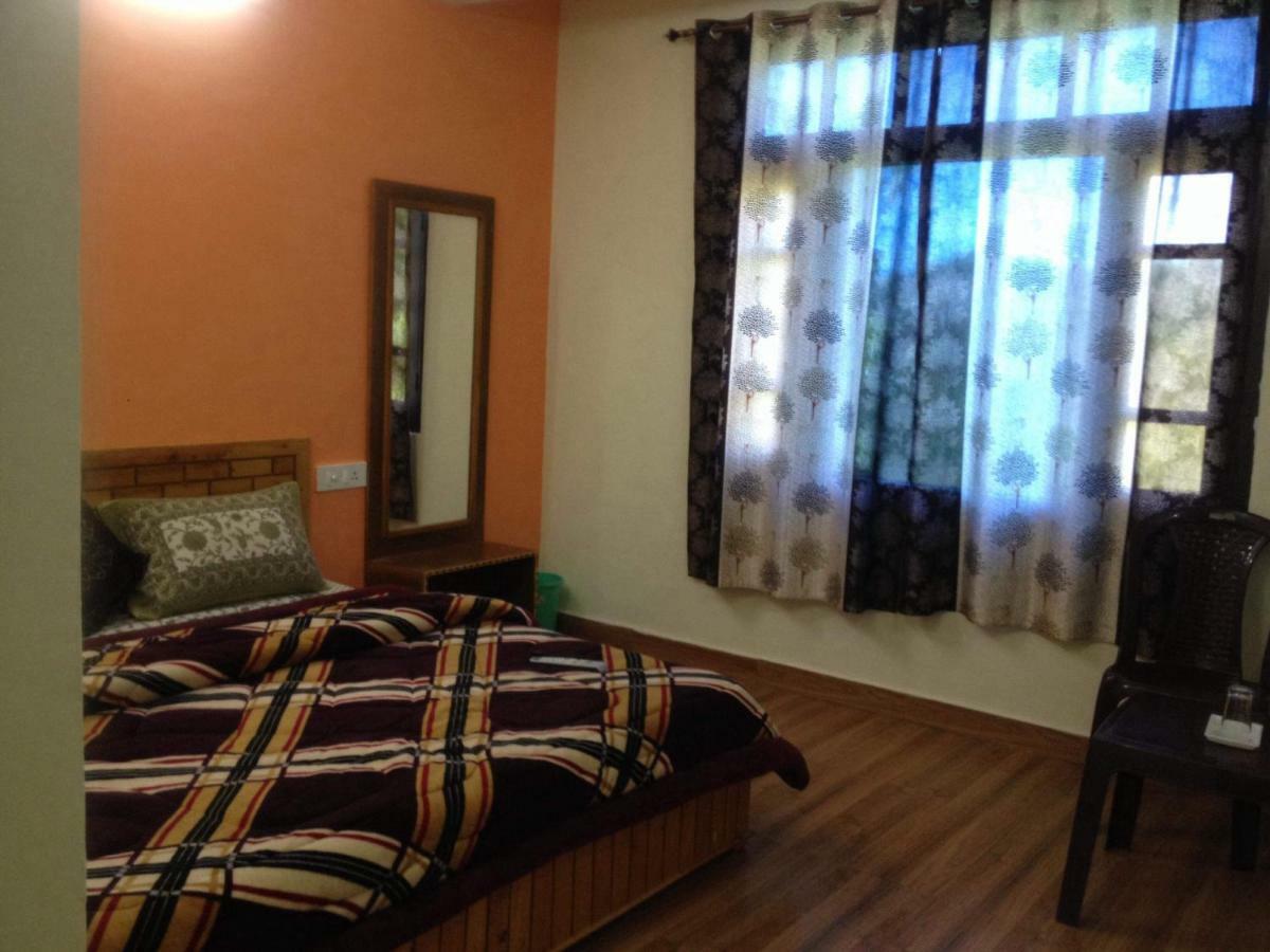 Peaceful Retreat Home Stay, 댈하우지 외부 사진