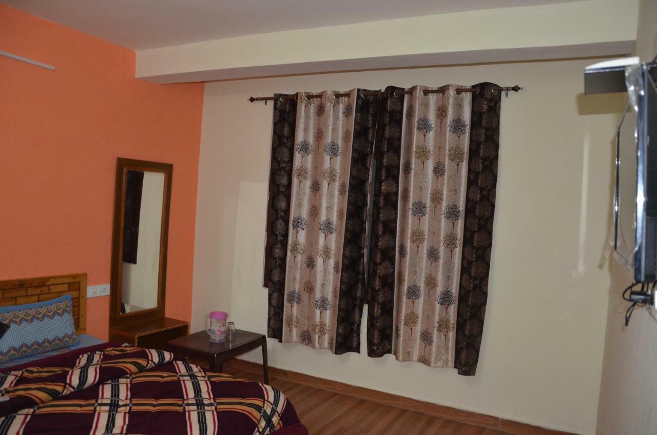 Peaceful Retreat Home Stay, 댈하우지 외부 사진
